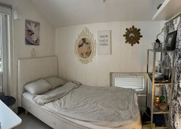 Pieni Huone 1 Km Jokirannasta Apartamento